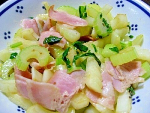 簡単でうまい！セロリとベーコンのソテー